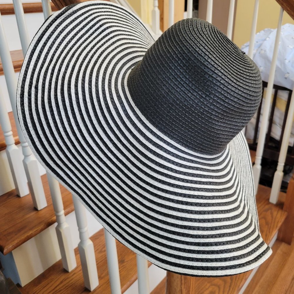 cream white & black hat